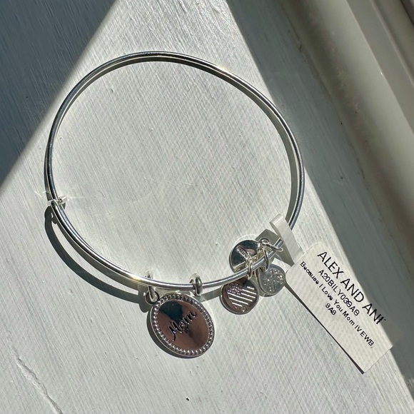 NWT Alex and Ani Silver 'Mom' Charm Bracelet - Picture 4 of 5